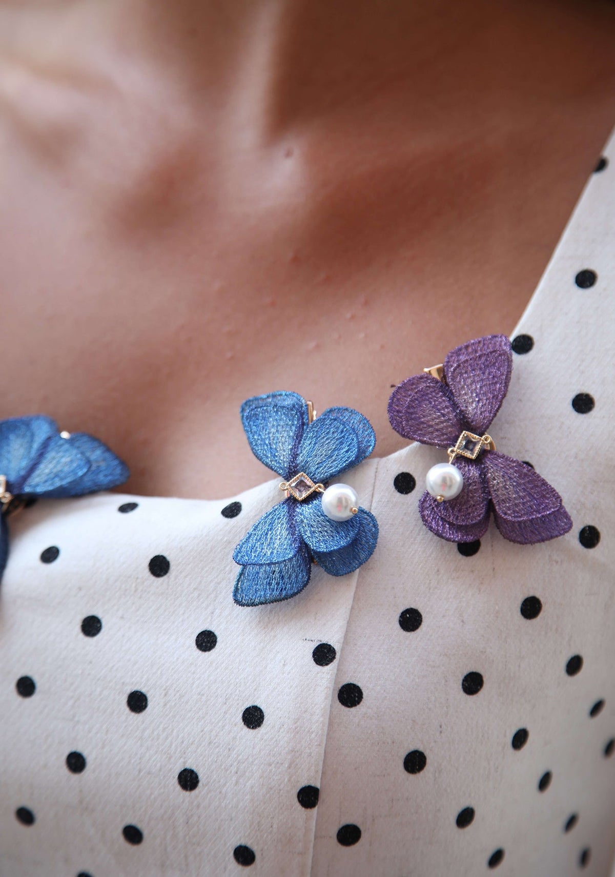 Wisteria Sapphire Butterfly Pearl Drop Hair Clips (4-Piece) Hair Clips JewelryBlossom #flowerjewelry# #weddingjewelry# #bridaljewelry# #weddinggift# #bridemaidgift##giftforher# #mothergift# #daughtergift# #birthdaygift# #anniversarygi