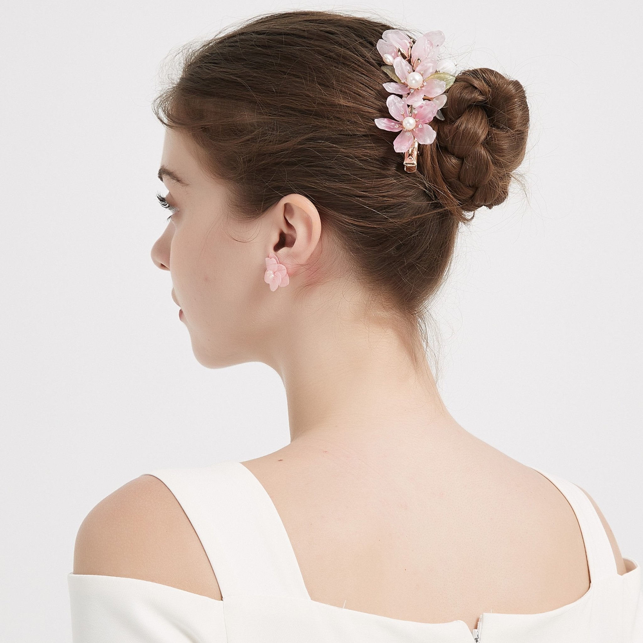 #cherryblossomhairclips#  #jewelryblossom##hairclips##weddinghairstyle##weddingjewelry# model look from back #flowerjewelry#
