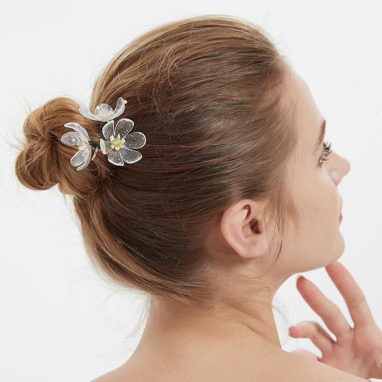 #flowerhairclips# #jewelryblossom##hairclips##weddinghairstyle##weddingjewelry# model view back
#flowerjewelry#