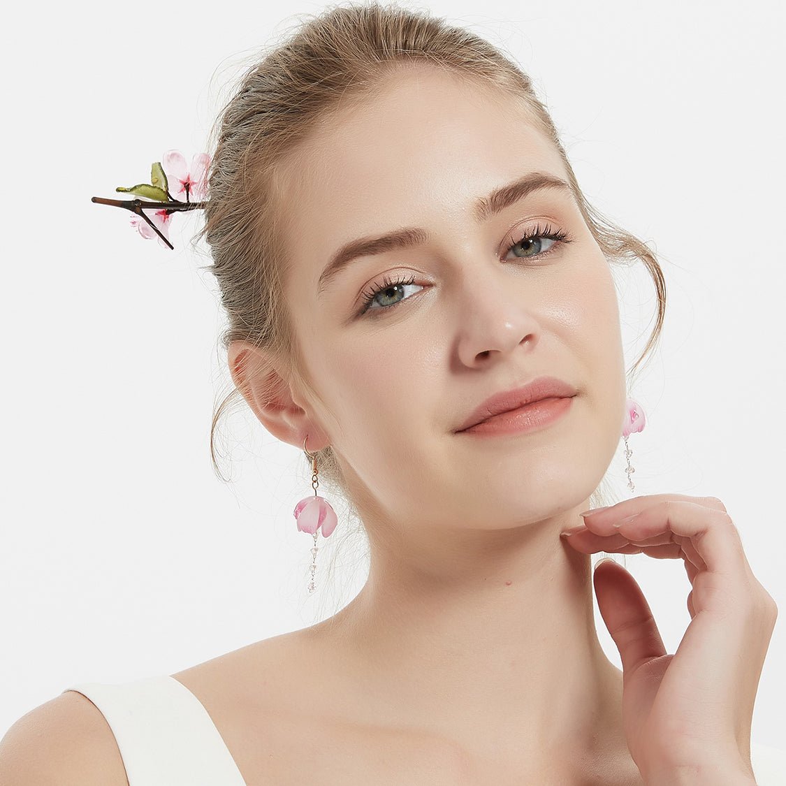 #flowerhairclips# #jewelryblossom##hairclips##weddinghairstyle##weddingjewelry# #hairstick# 
#flowerjewelry# model view look