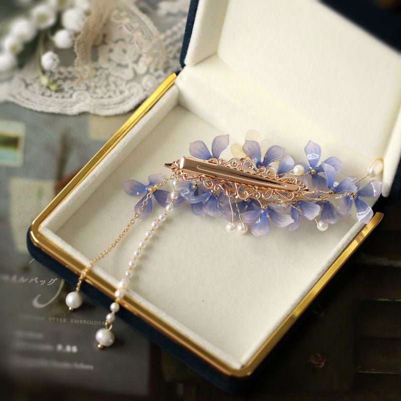 #hydrangeaflowerclips# #jewelryblossom##hairclips##weddinghairclips##purpleflowerhairclips# 
#flowerjewelry# product top view