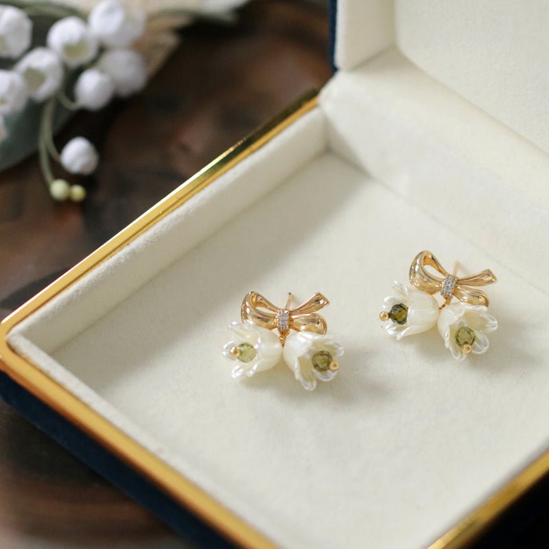 #whiteflowerearring# - #jewelryblossom##earrings##fairyearrings##weddingearrings##acrylicicearrings##bellflowerearring#