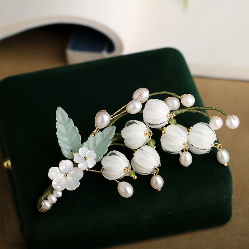 white lily hair piece *Soft Branch* White Bell Flower Hair Clip, Unique Flower Hair Clip, Hair Clip Gifts, Claw Clip, Flower Hair Jewelry